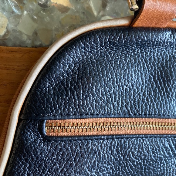 Valentina Genuine Pebbled Italian Sling Backpack/Shoulder Bag - Picture 4 of 9